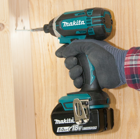 גוף מברגת אימפקט נטענת 18V- מקיטה