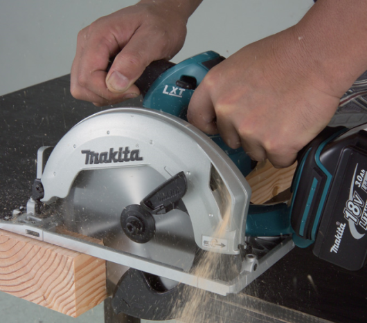 גוף מסור עגול נטען מתח 18V- מקיטה