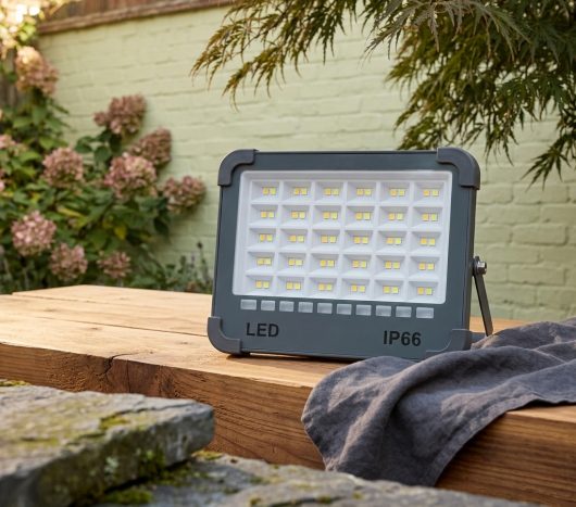 פנס הצפה לד סולרי עם חיישן